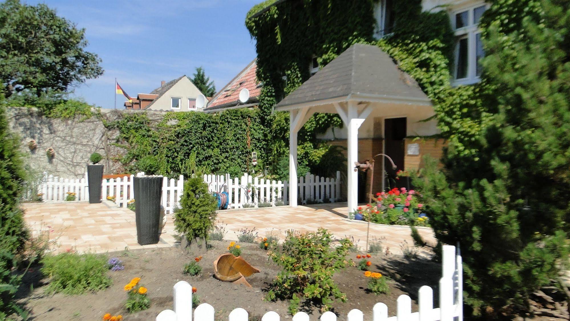 Hotel Dallgow Dallgow-Doeberitz Exterior photo